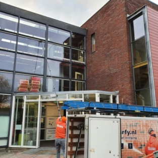 Reiniging buitenzijde school de Vlindertuin Heerhugowaard Oktober 2021