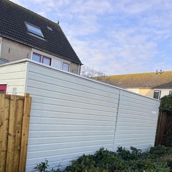 Reiniging bergruimtes straat met woningen in Velserbroek December 2022