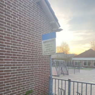 Reinigen boeidelen en kozijnen schoolgebouw Heerhugowaard April 2020
