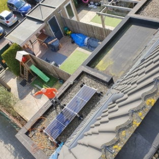Reiniging inhoud dakgootranden en zonnepanelen woningen obdam en Heerhugowaard Maart 2021