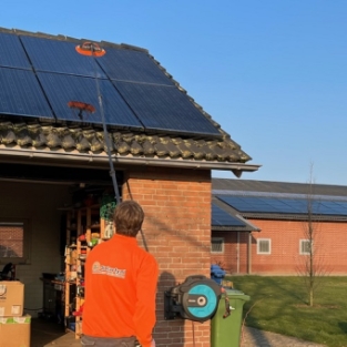 Reiniging en onderhoud zonnepanelen paardenstal en woning Sint-Oedenrode Maart 2022