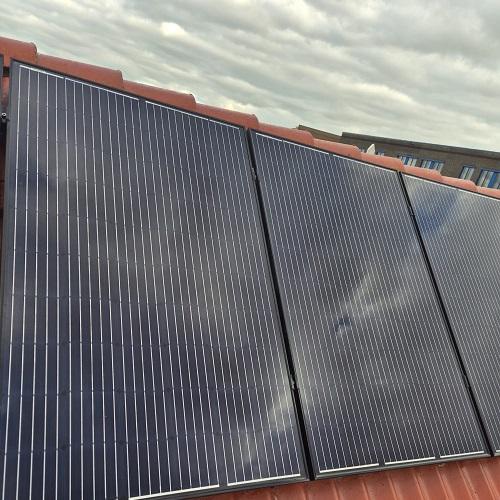 Reinigen dakkapel, dakgoot en  zonnepanelen Zaandam oktober 2025