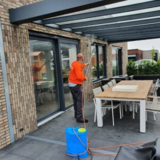 Spinnenbestrijding en glasbewassing woning particulier Alkmaar Juni 2020