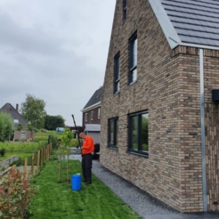 Spinnenbestrijding en glasbewassing woning particulier Alkmaar Juni 2020