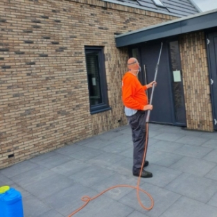 Spinnenbestrijding en glasbewassing woning particulier Alkmaar Juni 2020