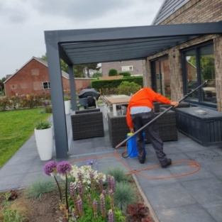 Spinnenbestrijding en glasbewassing woning particulier Alkmaar Juni 2020