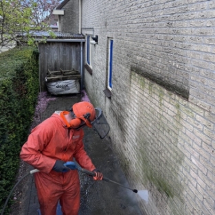 Gevel voorbehandelen, reinigen en impregneren woning Wognum Particulier April 2022