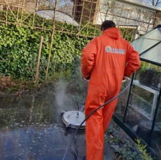 Reiniging bestrating terrastegels woning particulier bergen aan zee April 2021