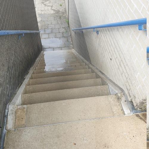 Reinigen trappen en galerijen in Schoorl Juli 2025