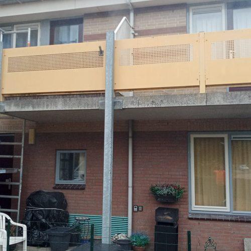 Reinigen en conserveren balkonhekken en gevels Schoorl juni 2026