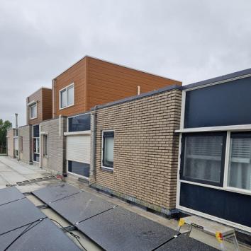 Reinigen en deels renoveren gevel woning Oostertocht Heerhugowaard Juni 2023