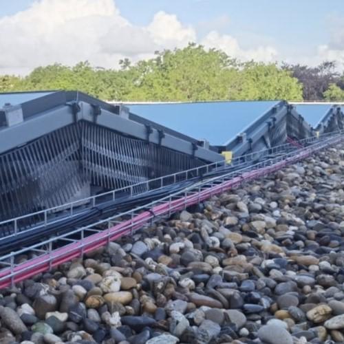 Plaatsen vogelwering zonnepanelen Alkmaar Hout/Vossenhof mei 2026