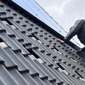 Aanbrengen vogelwering rond zonnepanelen in Scharwoude en Nieuwe Niedorp November 2022