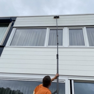 Reiniging houtwerk gevelbekleding buitenzijde woning particulier Uithoorn Juli 2021