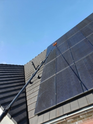 Reiniging zonnepanelen in opdracht van de BAM groep Zoetermeer September 2021