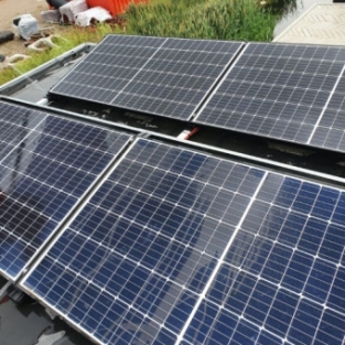 Zonnepanelen reiniging voor bewoners complete nieuwbouw straat Assendelft Juni 2020