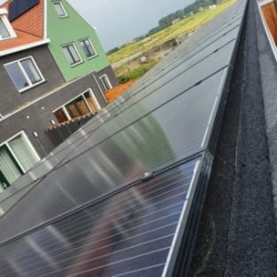 Zonnepanelen reiniging voor bewoners complete nieuwbouw straat Assendelft Juni 2020