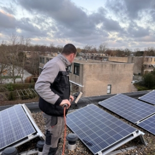 Onderhouden en schoonmaken van zonnepanelen installaties Alkmaar februari 2022