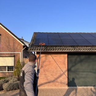 Reiniging en onderhoud zonnepanelen paardenstal en woning Sint-Oedenrode Maart 2022