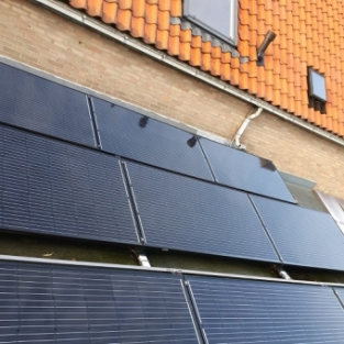 Schoonmaken zonnepanelen en dakkapellen woning particulier November 2020