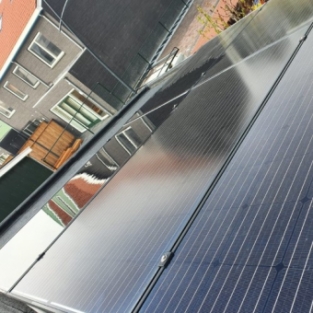 Zonnepanelen reiniging voor bewoners complete nieuwbouw straat Assendelft Juni 2020