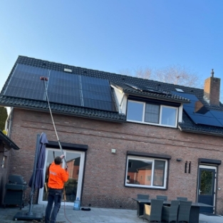 Reiniging en onderhoud zonnepanelen paardenstal en woning Sint-Oedenrode Maart 2022