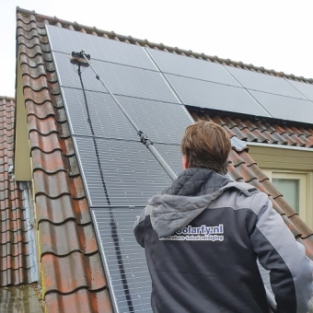 Reiniging houtwerk en zonnepanelen woning Vijfhuizen Maart 2021