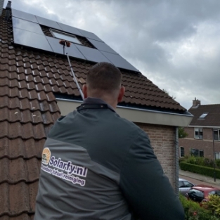 Reiniging houtwerk gevel, dakkapel en zonnepanelen woning Butterhuizen Augustus 2021