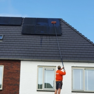 Reiniging zonnepanelen in opdracht van de BAM groep Zoetermeer September 2021