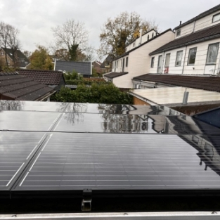 Zuid-Scharwoude - reiniging zonnepanelen, gevelbekleding en dakgootrand November 2021