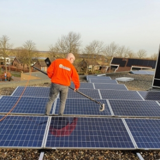 Reiniging buitenzijde schoolgebouw Akersloot Noord Holland februari 2021