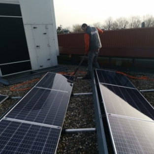 Reiniging buitenzijde schoolgebouw Akersloot Noord Holland februari 2021