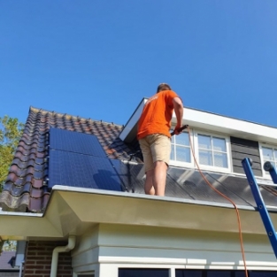 Zonnepanelen & zonnecollectoren schoonmaken woning particulier Ursem September 2020